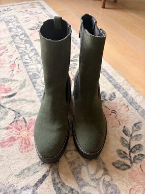 Nine West Olive Green Suede Platform Chelsea Boots